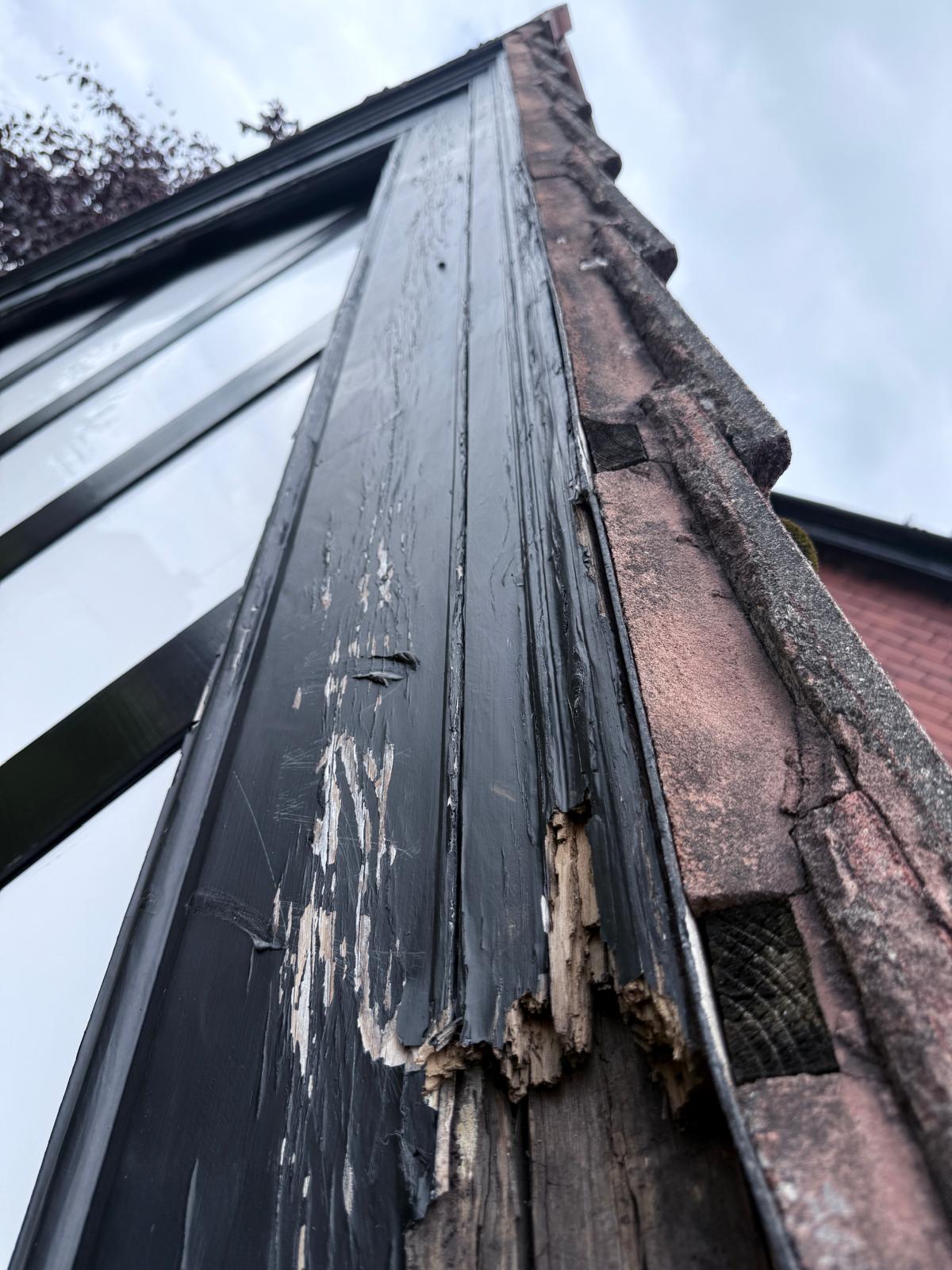 Rotten fascia before replacement in Manchester